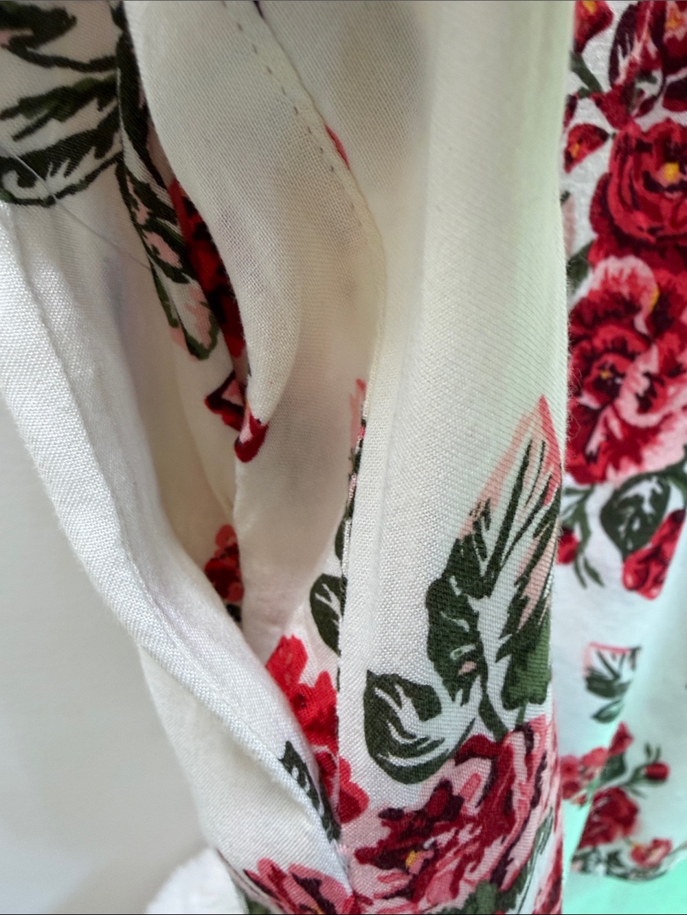 White Floral Mini Summer Date Night Dress Red Rose Print with Pockets 🌹 - Picture 3 of 5